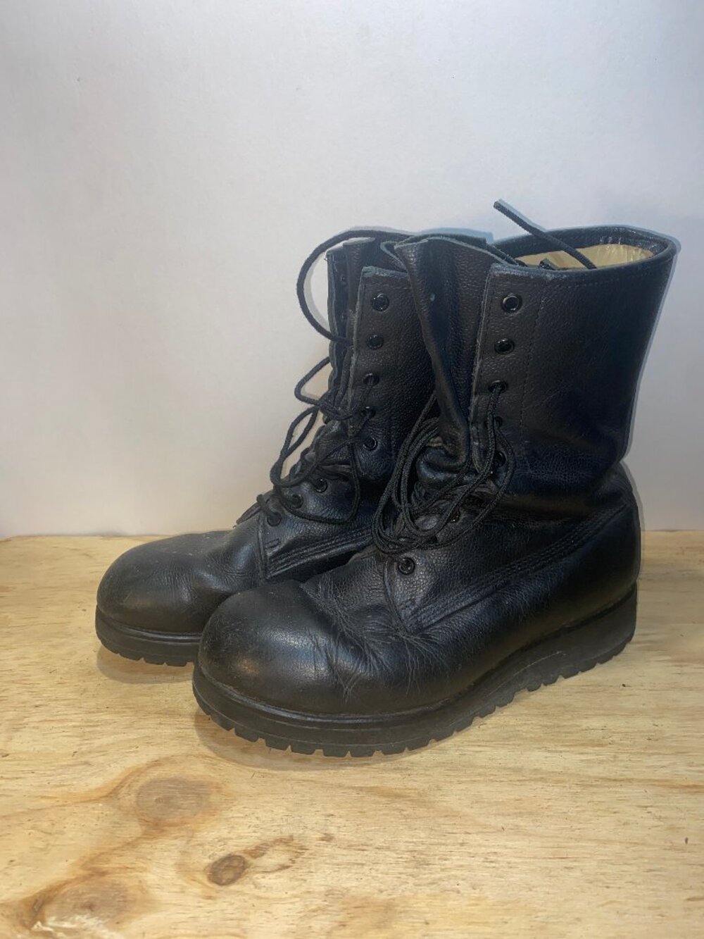 Mens Black Leather Combat Boots US 6.5 E Canadian Military Vibram Soles
